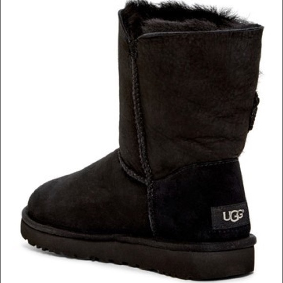 UGG Bailey Genuine Shearling Lined Boot - Picture 2 of 8
